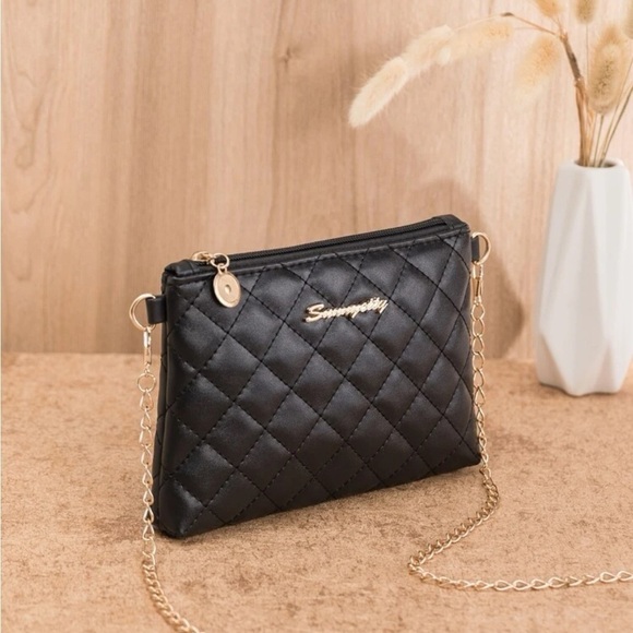 ⚠️Clearance Black Quilted Gold Chain Crossbody Bag - Picture 4 of 5